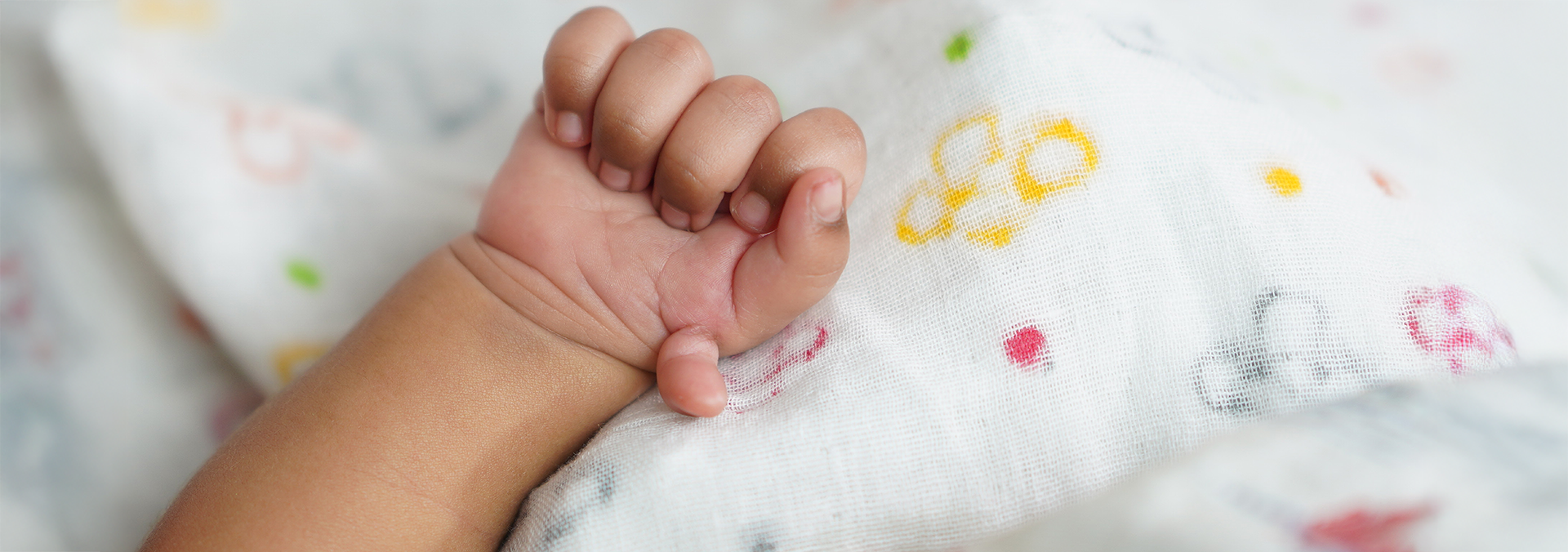 Polidactilia: Ghid complet pentru parinti despre diagnostic, tratament si recuperare.